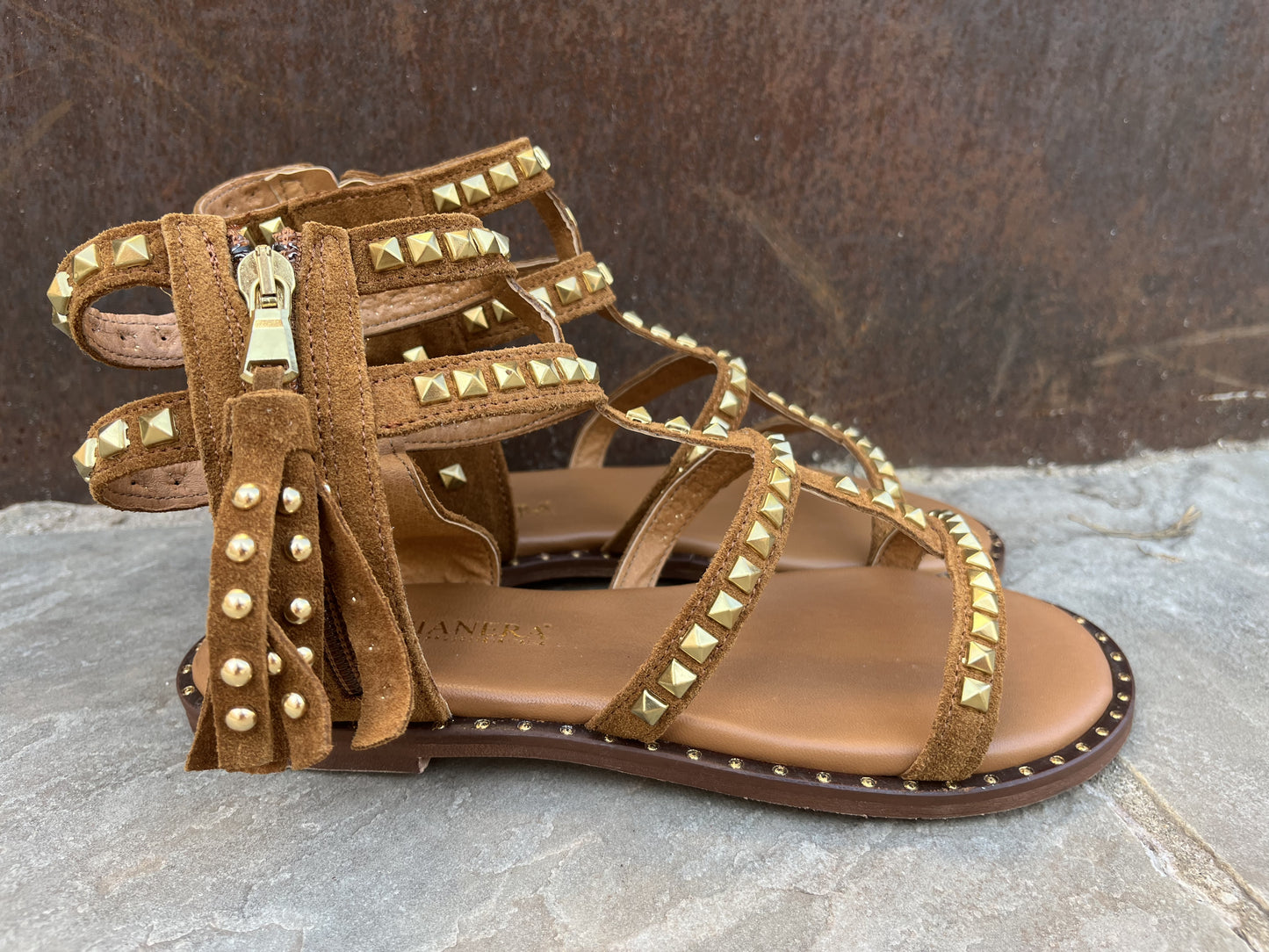 SANDALO IN PELLE BORCHIATO