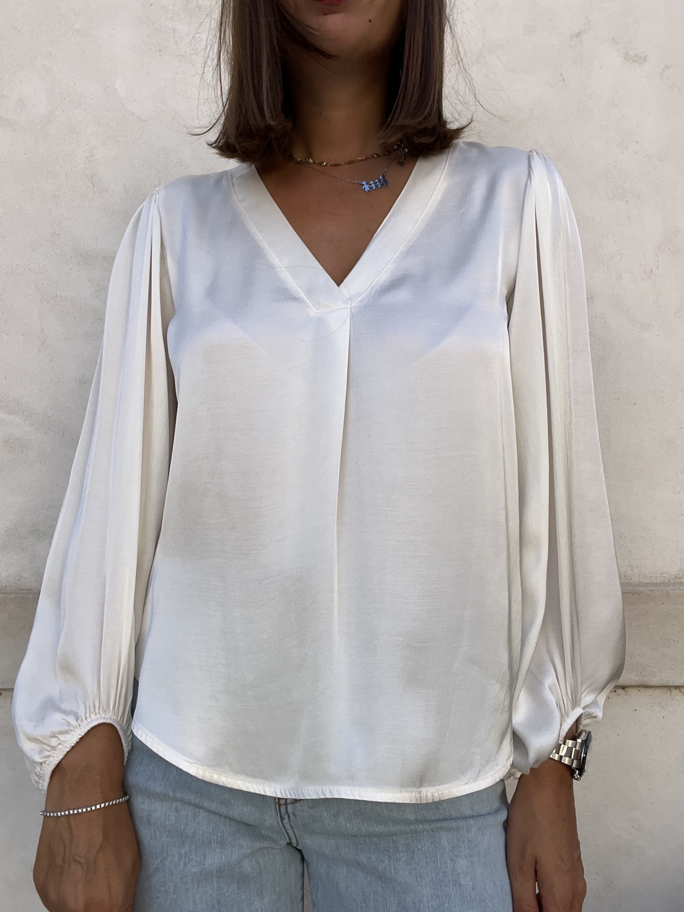 BLUSA IN VISCOSA SCOLLO V