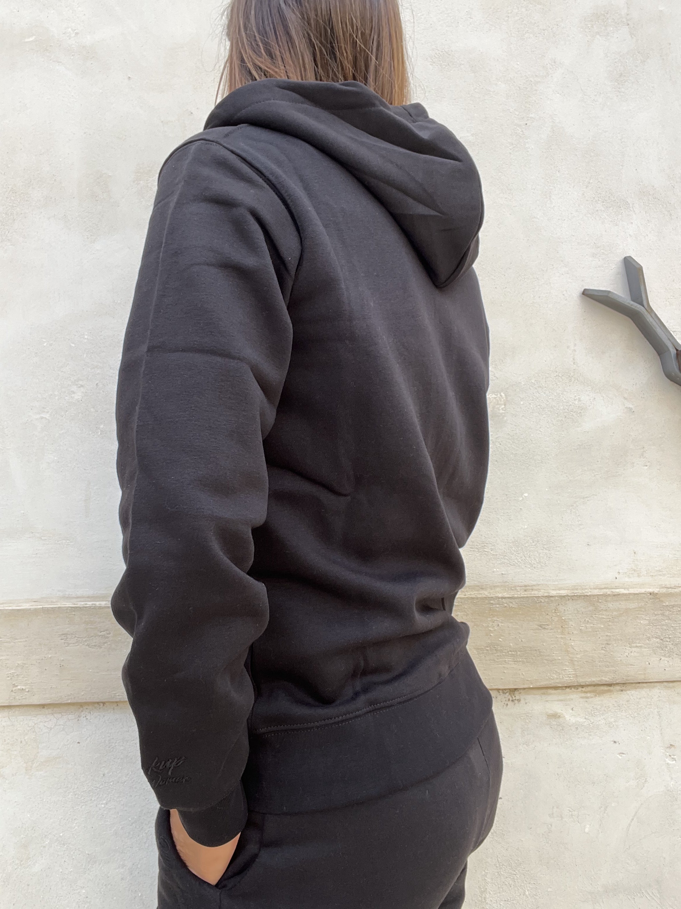 FELPA CON ZIP E CAPPUCCIO