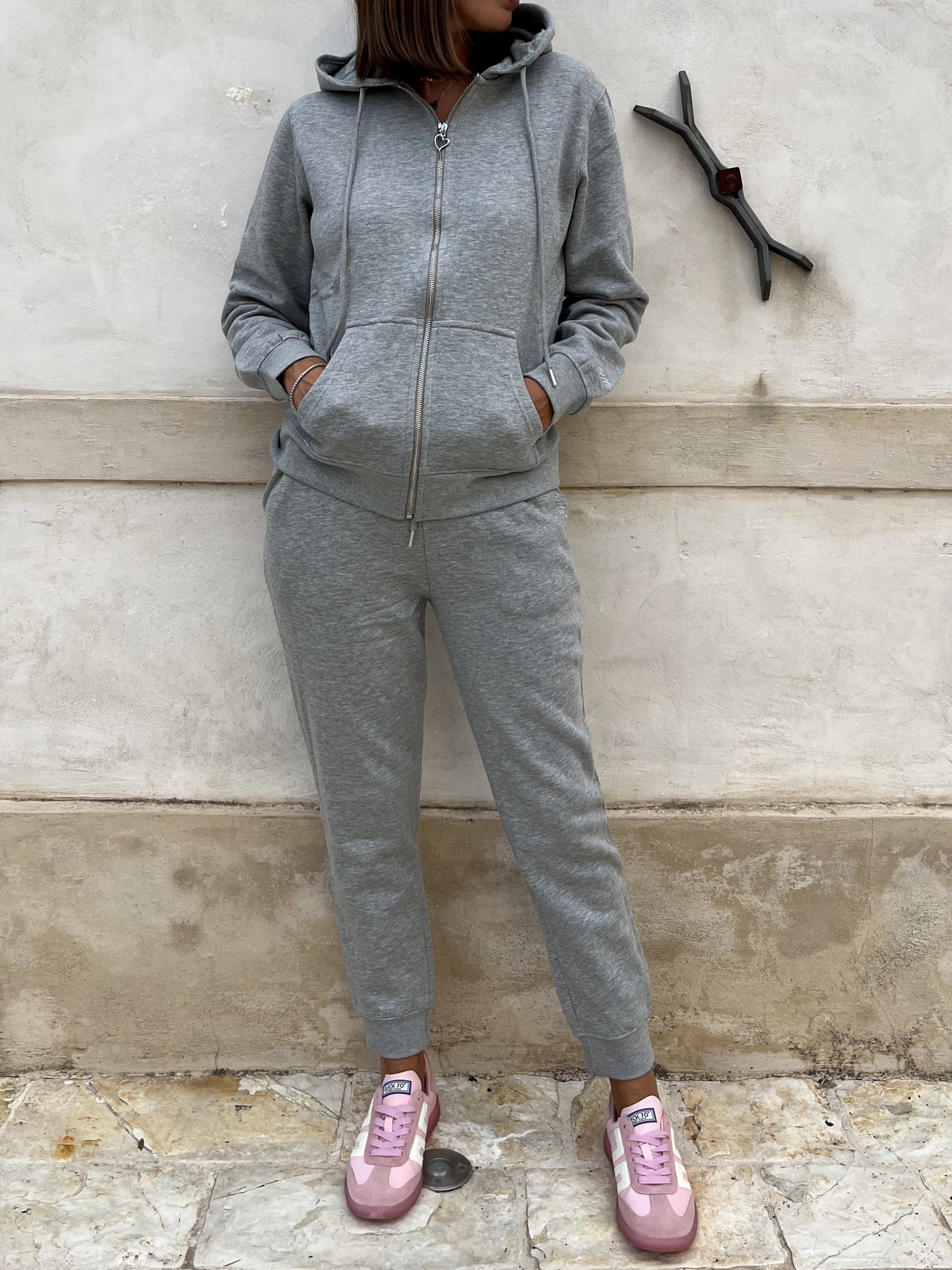 FELPA CON ZIP E CAPPUCCIO