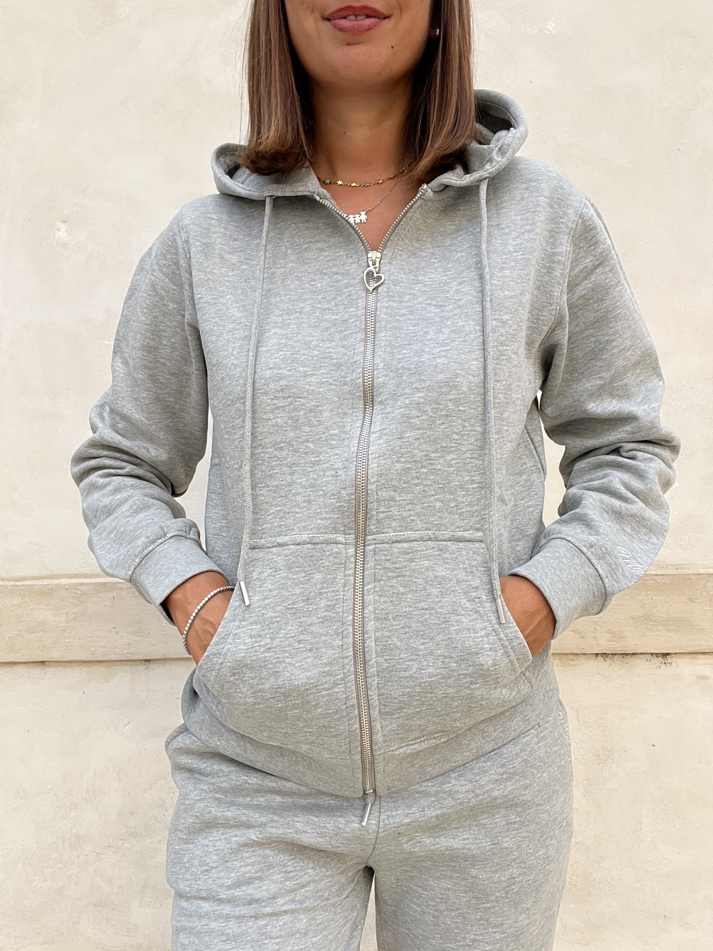 FELPA CON ZIP E CAPPUCCIO