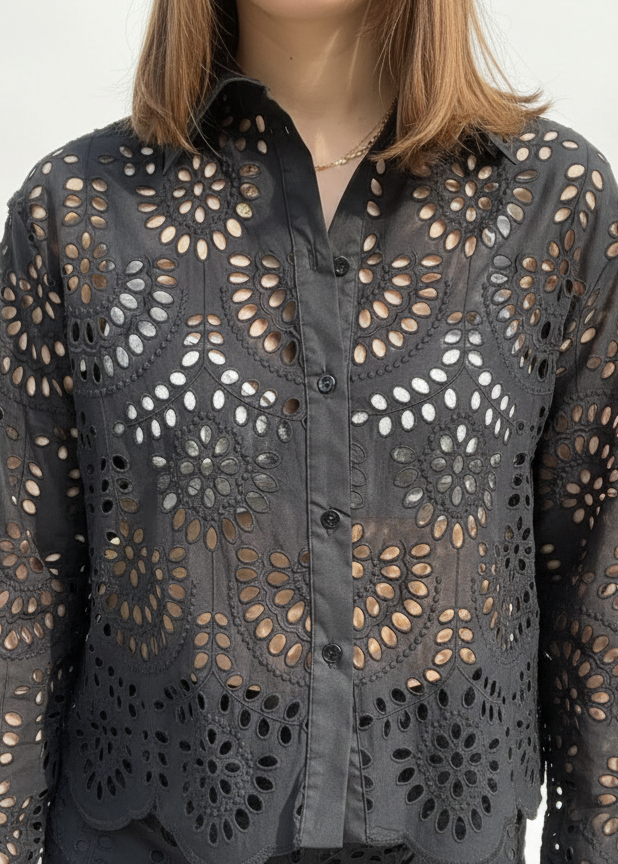 CAMICIA CROP PIZZO CON SPACCHI