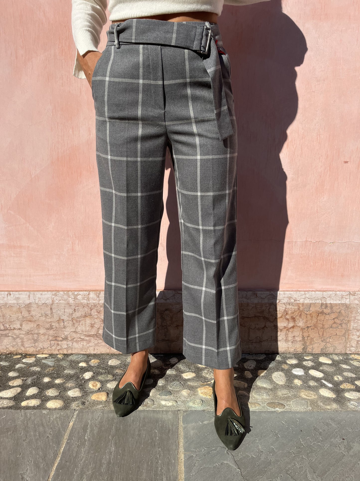 PANTALONI A QUADRI CON CINTURA