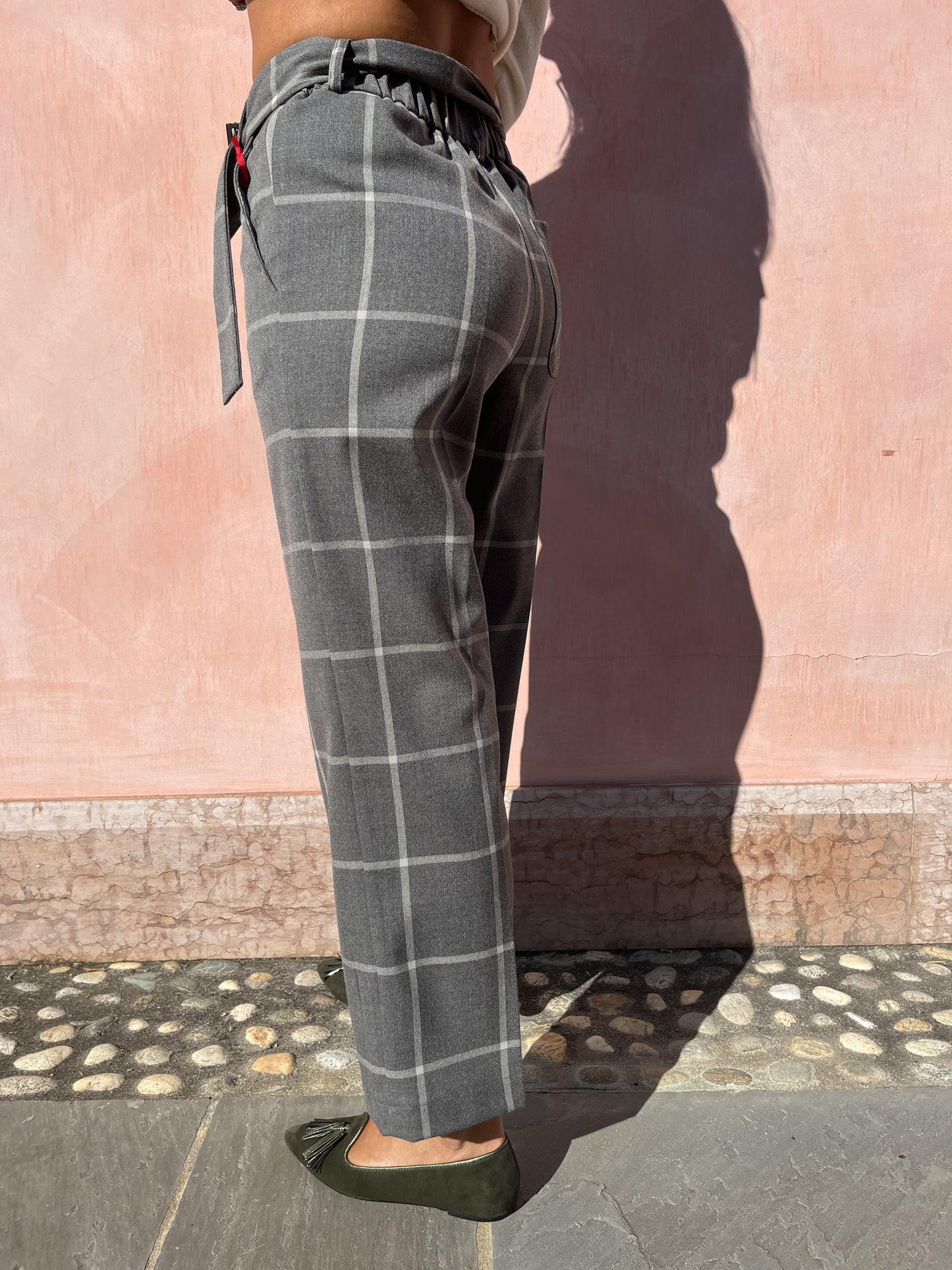 PANTALONI A QUADRI CON CINTURA