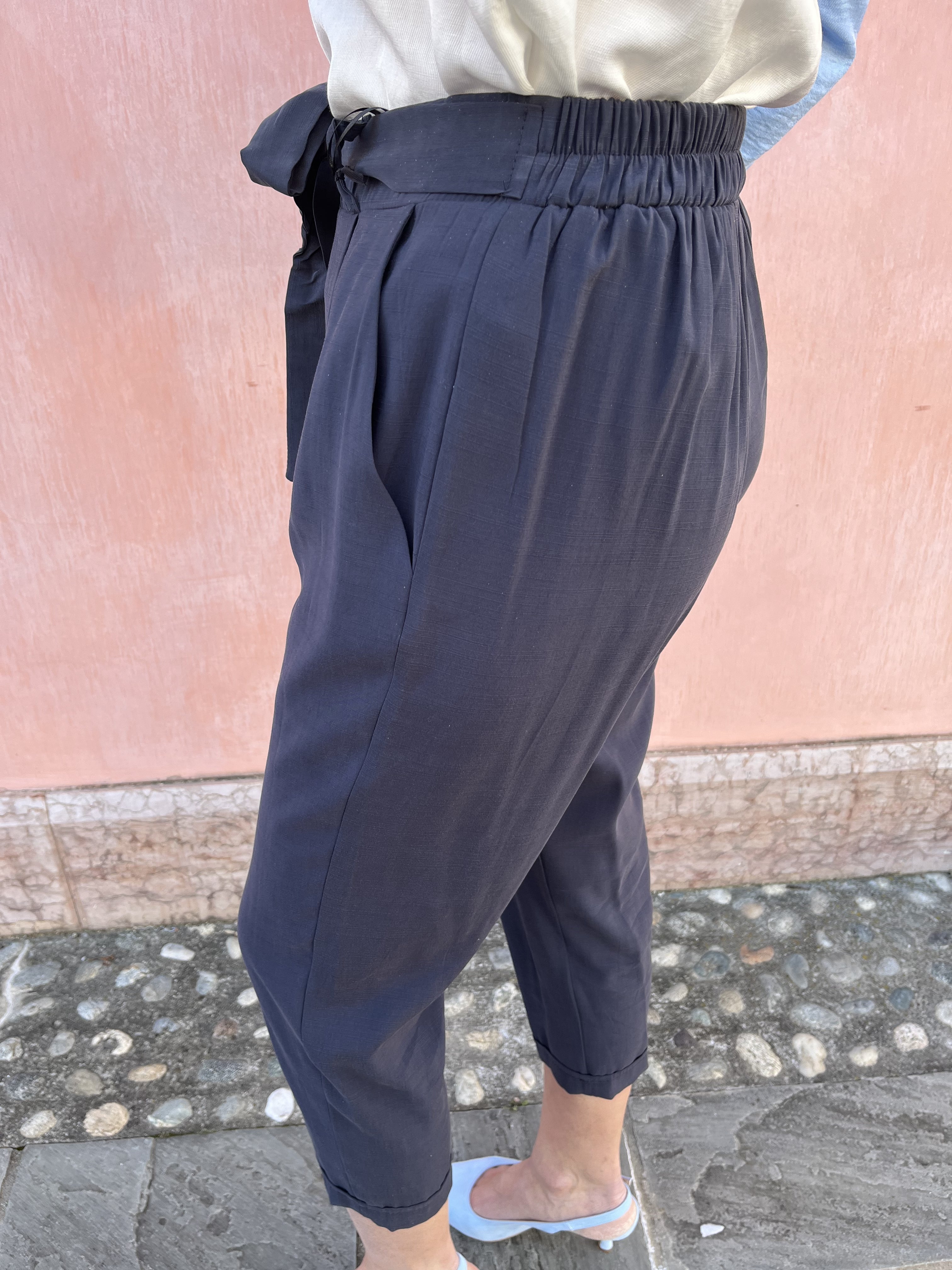 PANTALONE CON PENCE EFFETTO SETA LAVATA