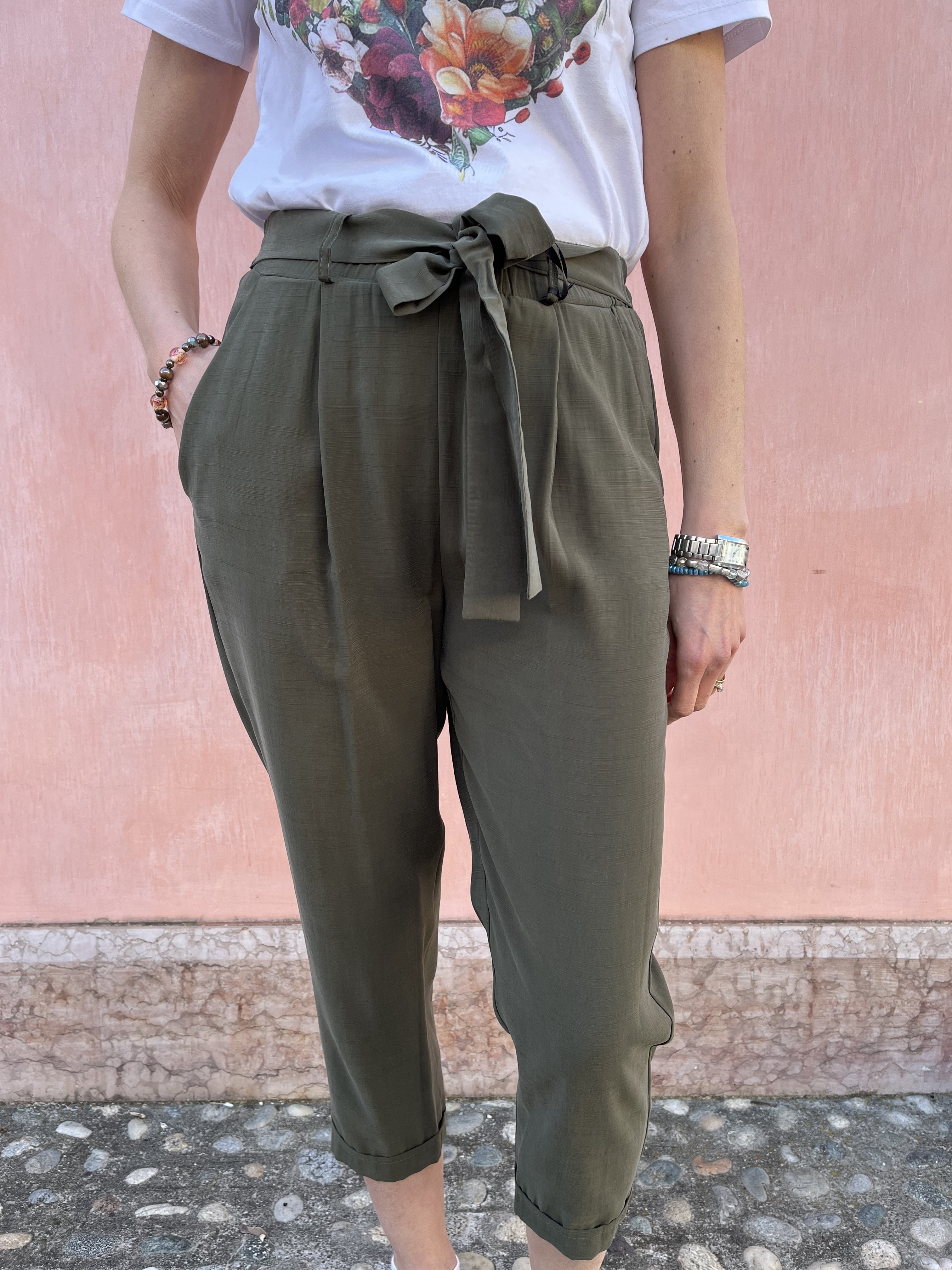 PANTALONE CON PENCE EFFETTO SETA LAVATA