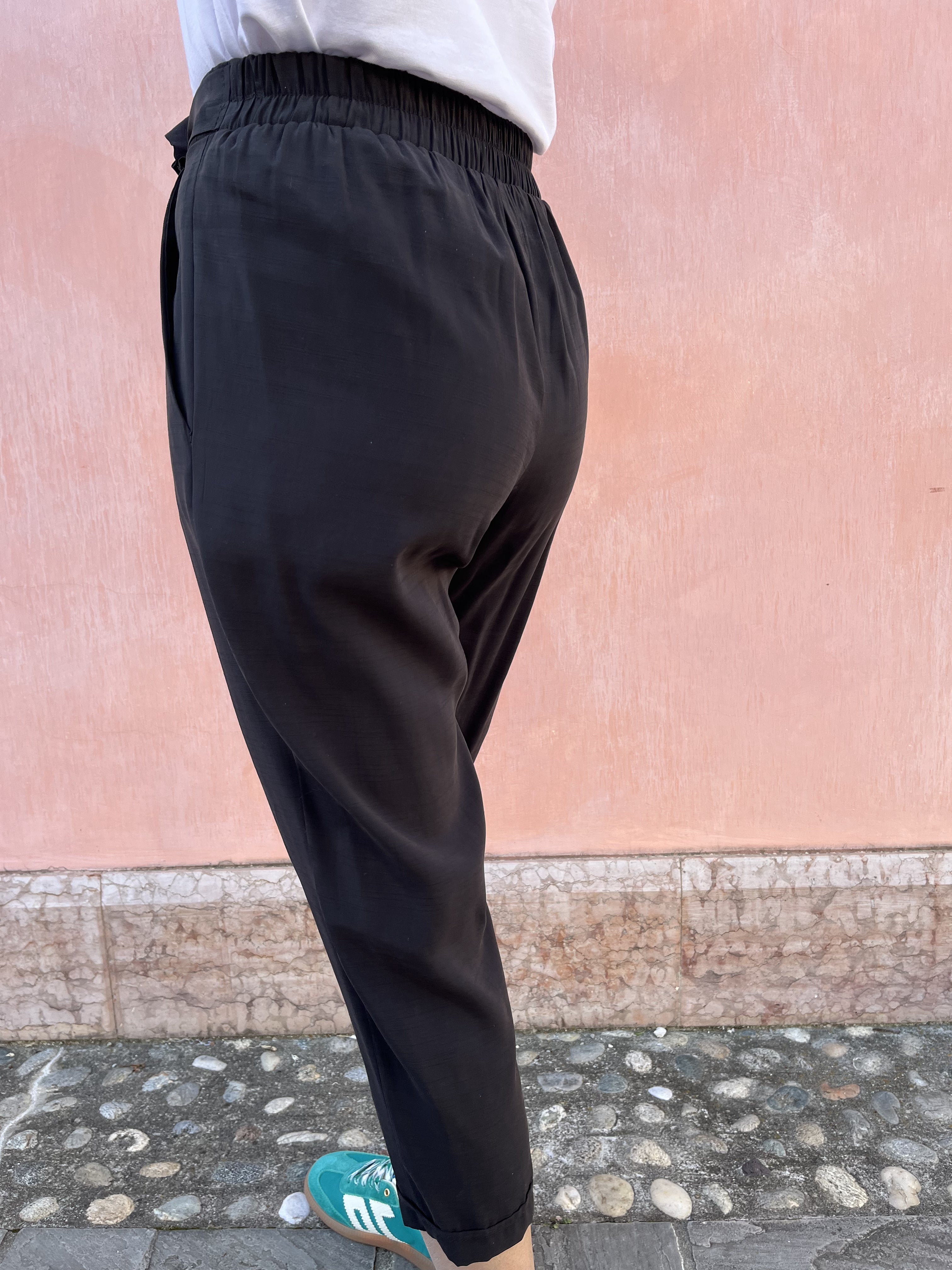 PANTALONE CON PENCE EFFETTO SETA LAVATA