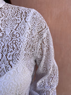 CAMICIA IN PIZZO E FIOCCO