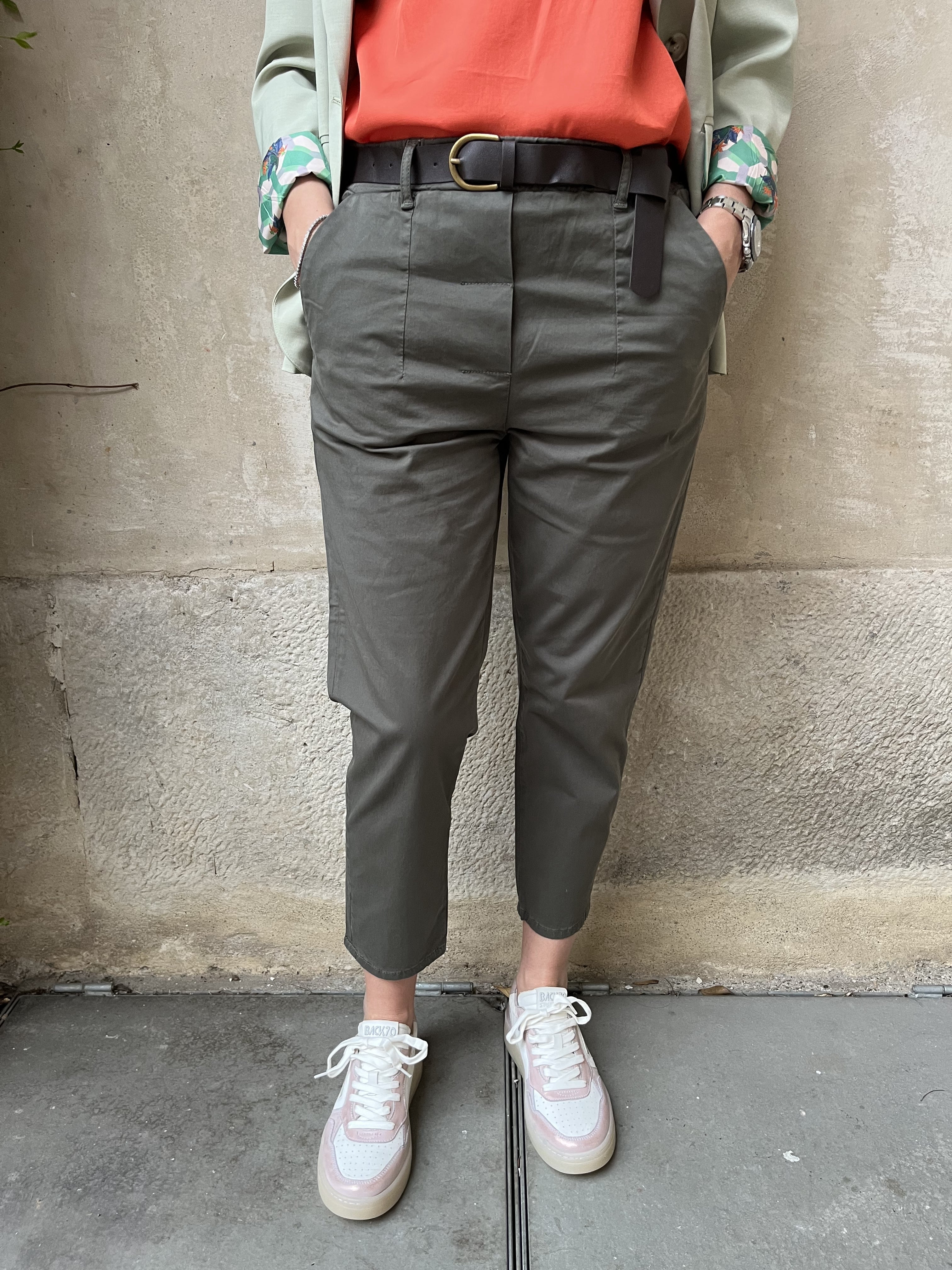 PANTALONE CARROT CON ELASTICO IN VITA