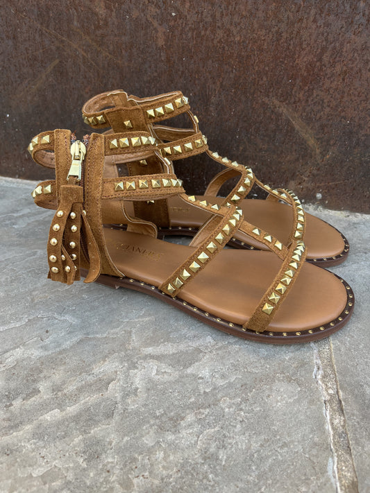 SANDALO IN PELLE BORCHIATO