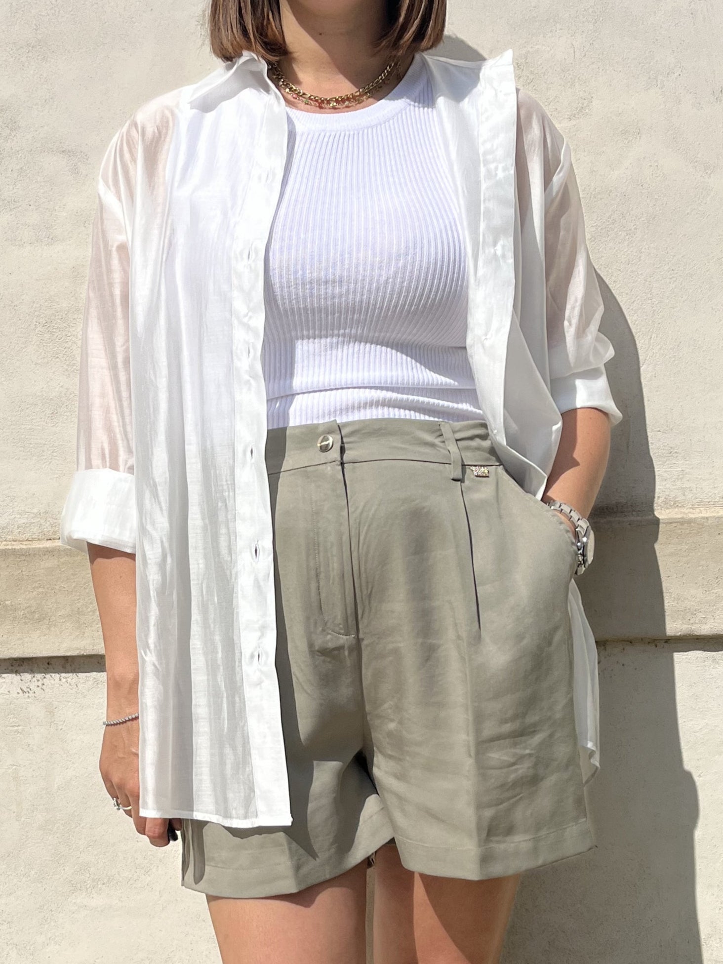 CAMICIA CON APERTURA DIETRO