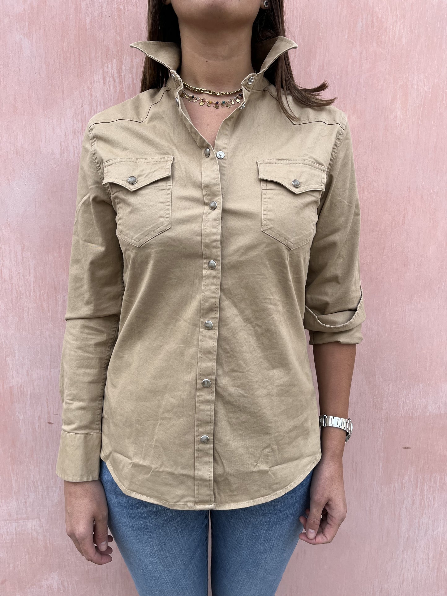 CAMICIA CON TASCHE APPLICATE