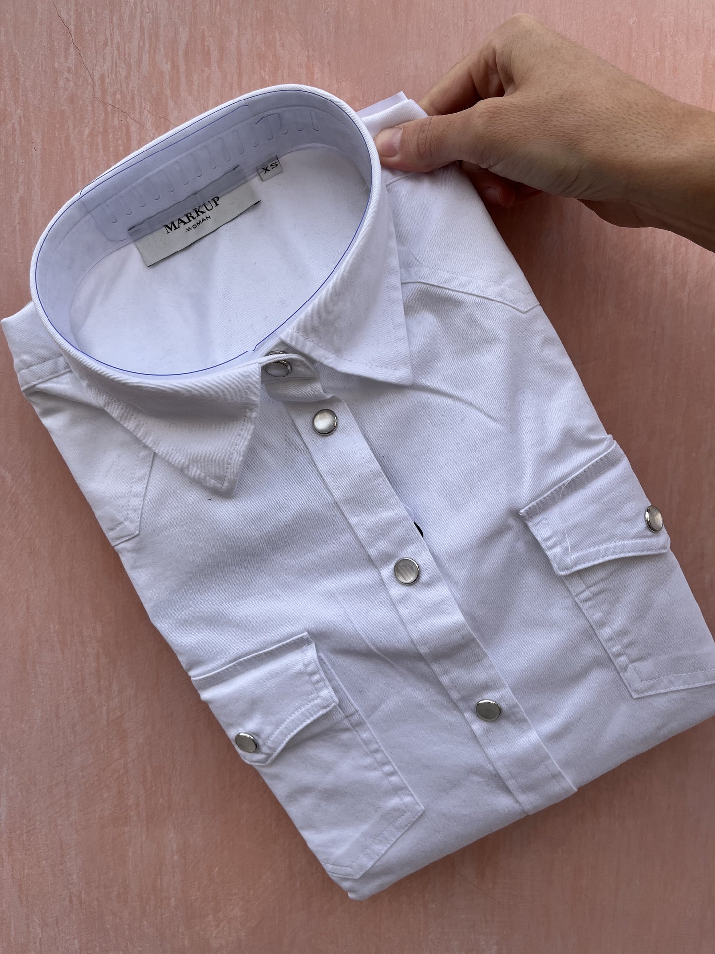 CAMICIA CON TASCHE APPLICATE