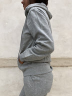 FELPA CON ZIP E CAPPUCCIO