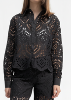 CAMICIA CROP PIZZO CON SPACCHI