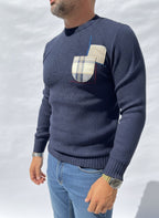 MAGLIONE BLU OCCHIO DI PERNICE TASCHINO PATCH