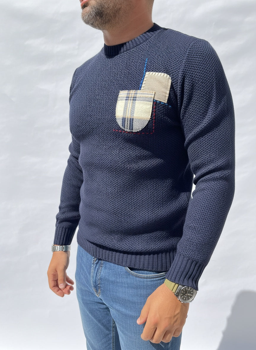 MAGLIONE BLU OCCHIO DI PERNICE TASCHINO PATCH