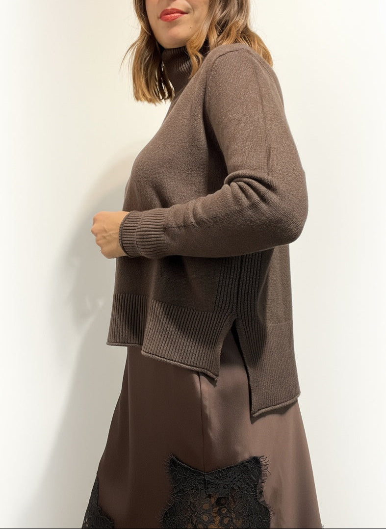 MAGLIONE COLLO ALTO A SCATOLA